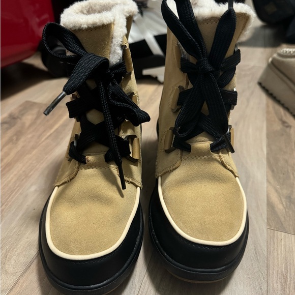 Women’s Sorel Waterproof Boots - Picture 5 of 6